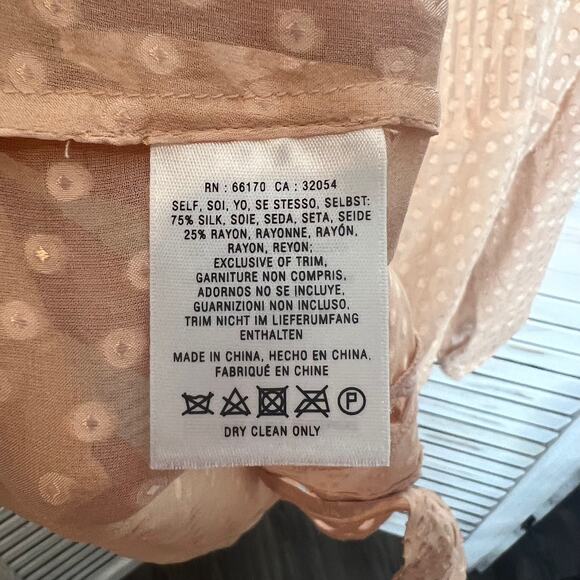 MEADOW RUE ANTHROPOLOGIE Adoria Silk Top Peach Size Medium - Picture 11 of 16